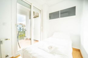 Exclusive 3 Bedroom 2 Bathroom Apartment close to Amenities - TR921LT